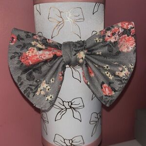 BowMama Handmade Grey Floral Size 3-6 Months.🪡🎀
Made to size 💬